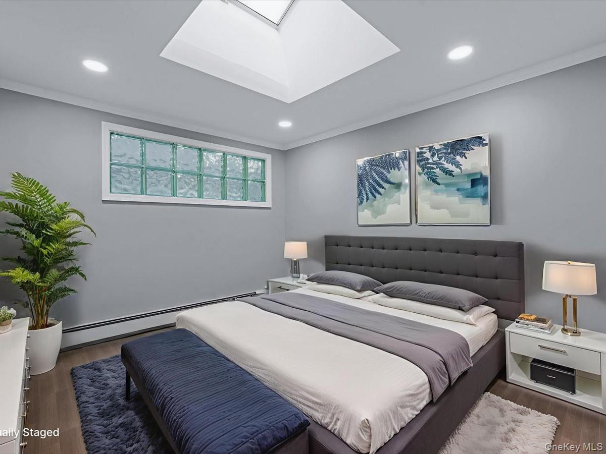 19 Ridge Drive E, Roslyn, NY 11576