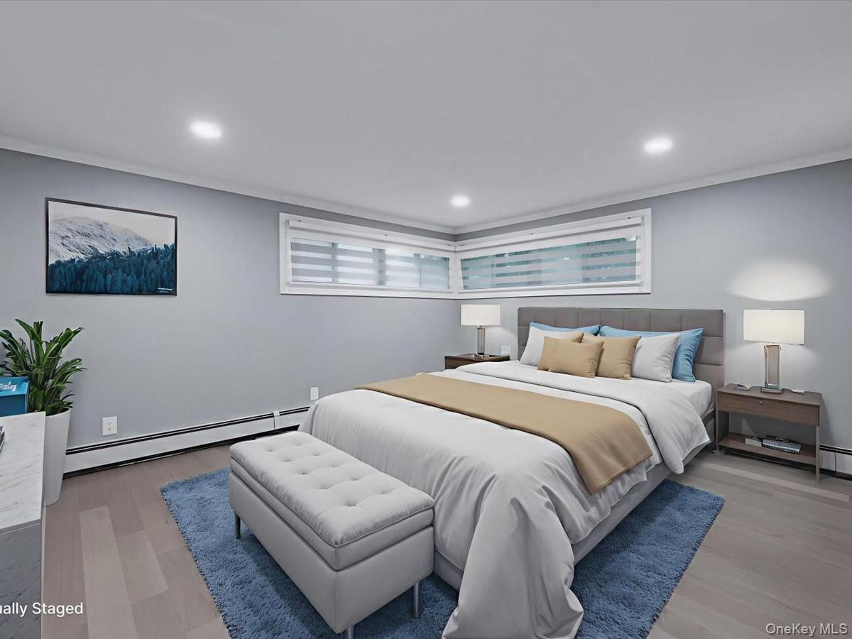 19 Ridge Drive E, Roslyn, NY 11576