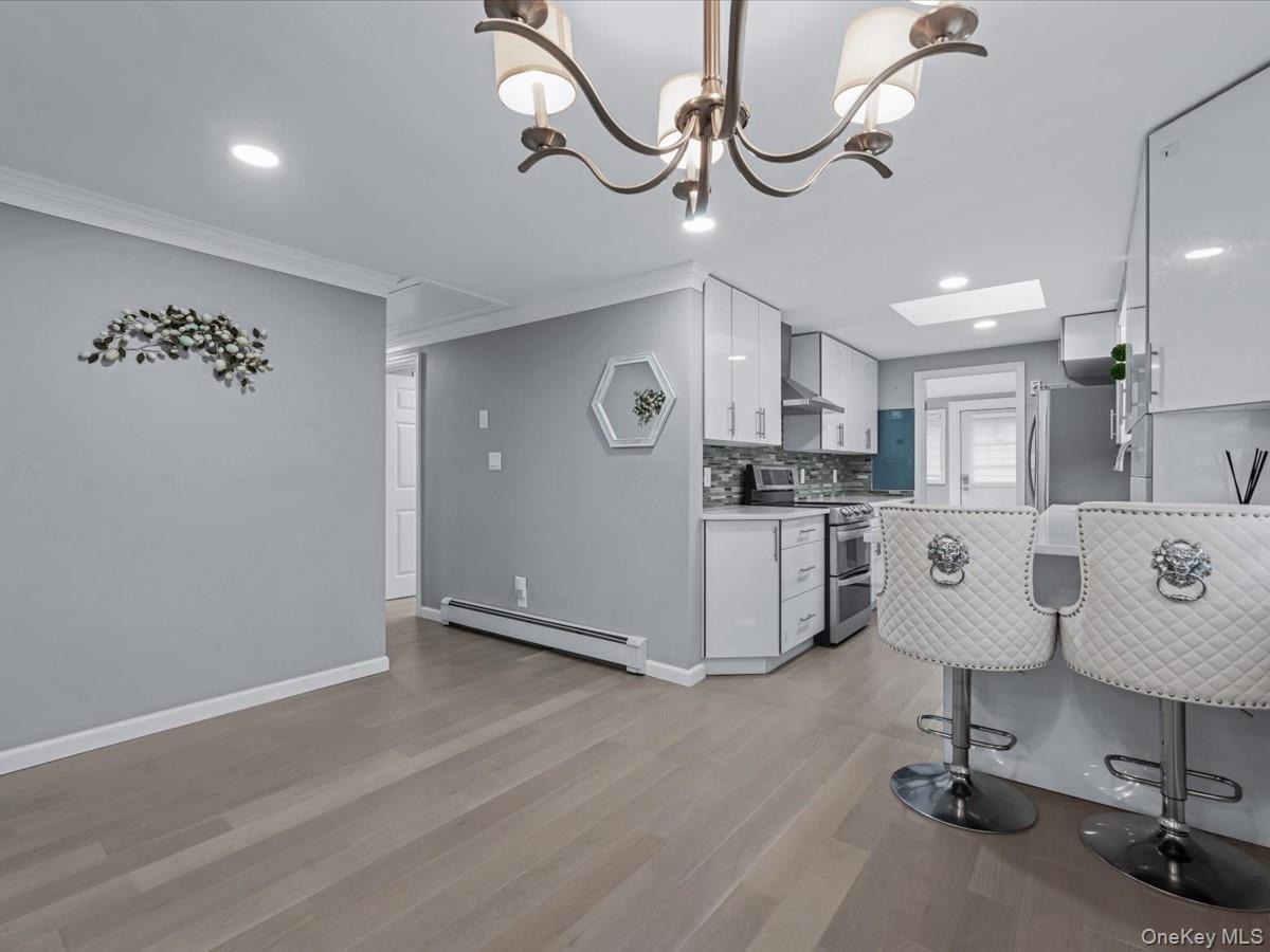 19 Ridge Drive E, Roslyn, NY 11576