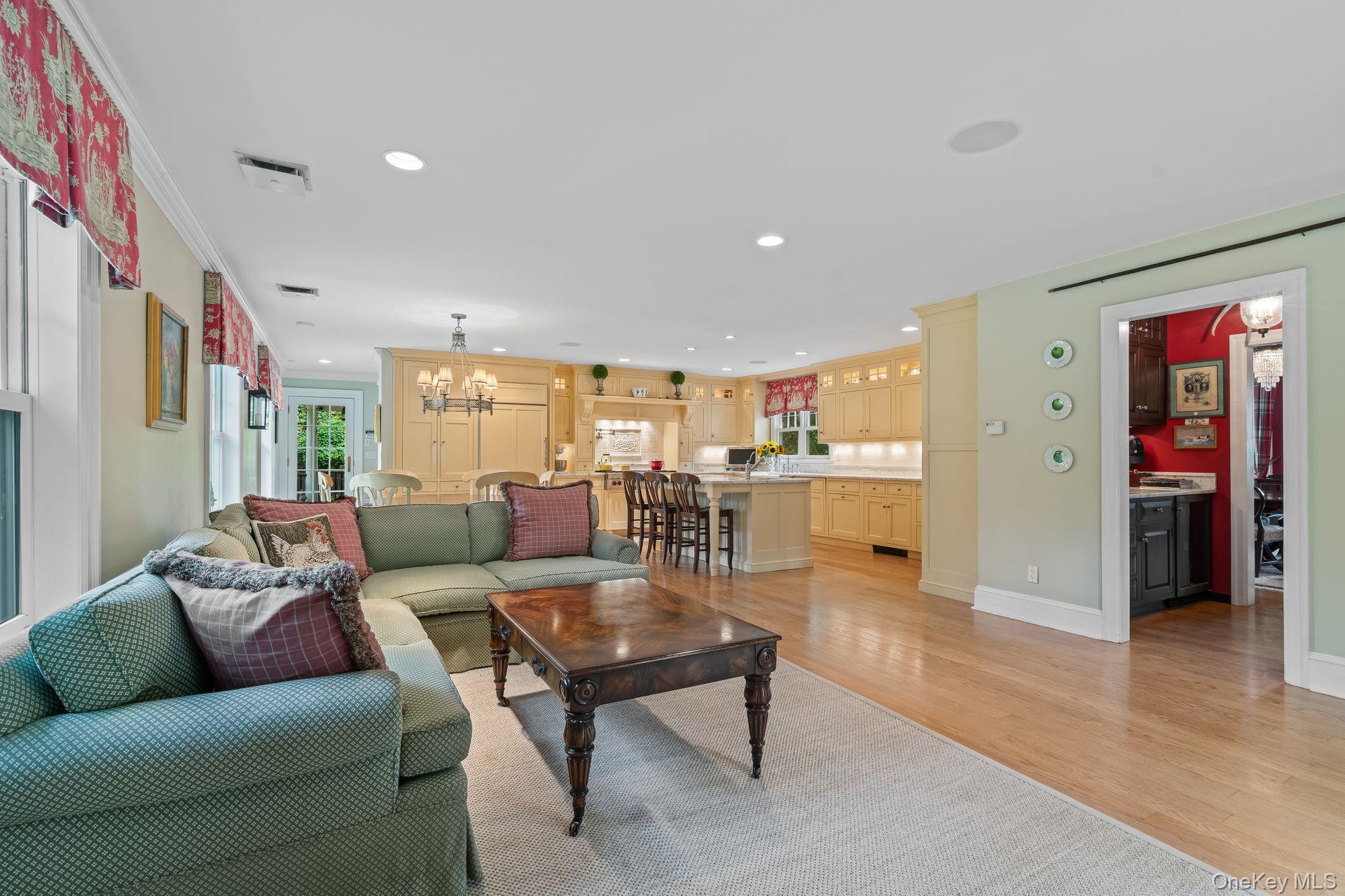 1 Beardsley Lane, Lloyd Harbor, NY 11743