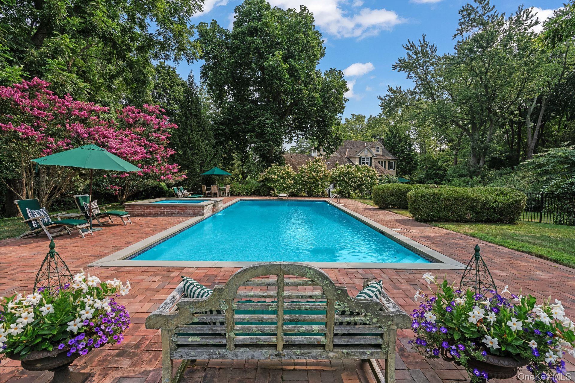 1 Beardsley Lane, Lloyd Harbor, NY 11743