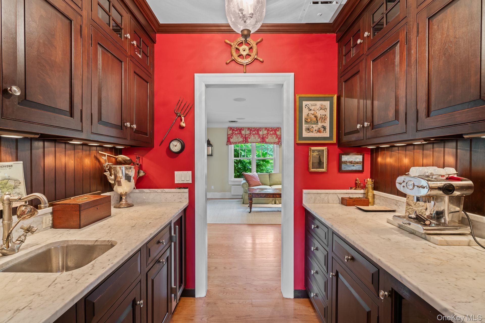 1 Beardsley Lane, Lloyd Harbor, NY 11743