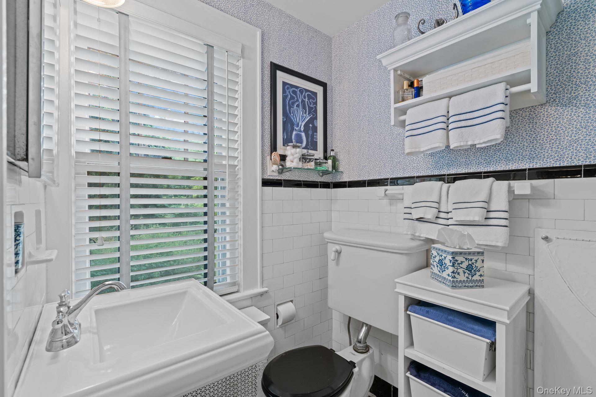 1 Beardsley Lane, Lloyd Harbor, NY 11743