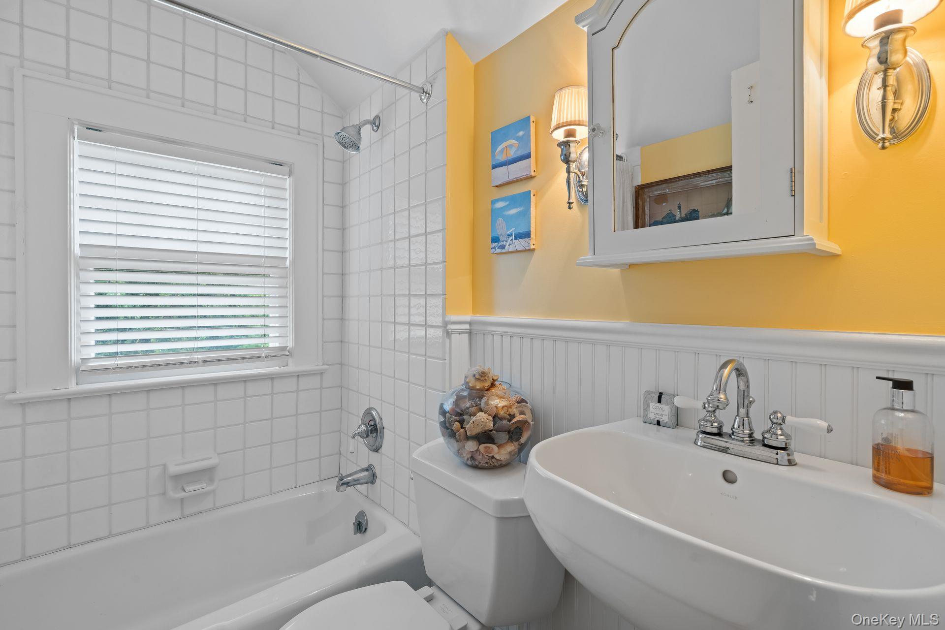 1 Beardsley Lane, Lloyd Harbor, NY 11743