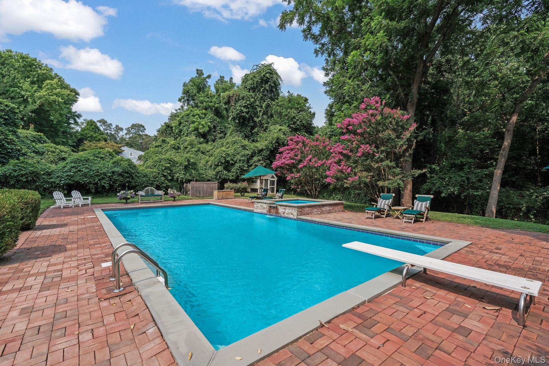 1 Beardsley Lane, Lloyd Harbor, NY 11743