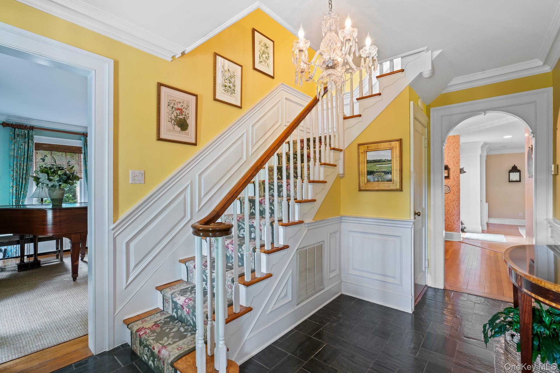 1 Beardsley Lane, Lloyd Harbor, NY 11743