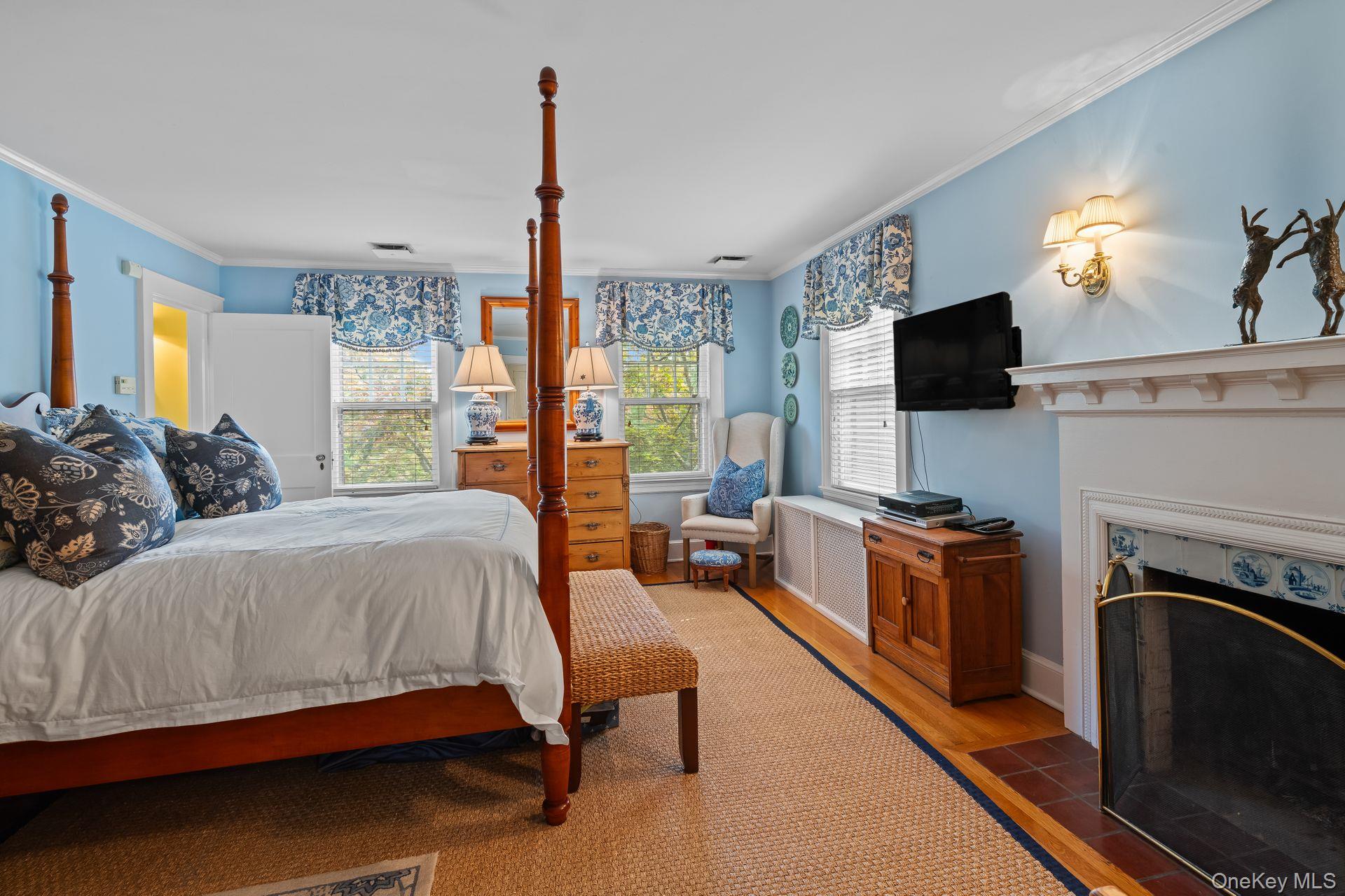 1 Beardsley Lane, Lloyd Harbor, NY 11743