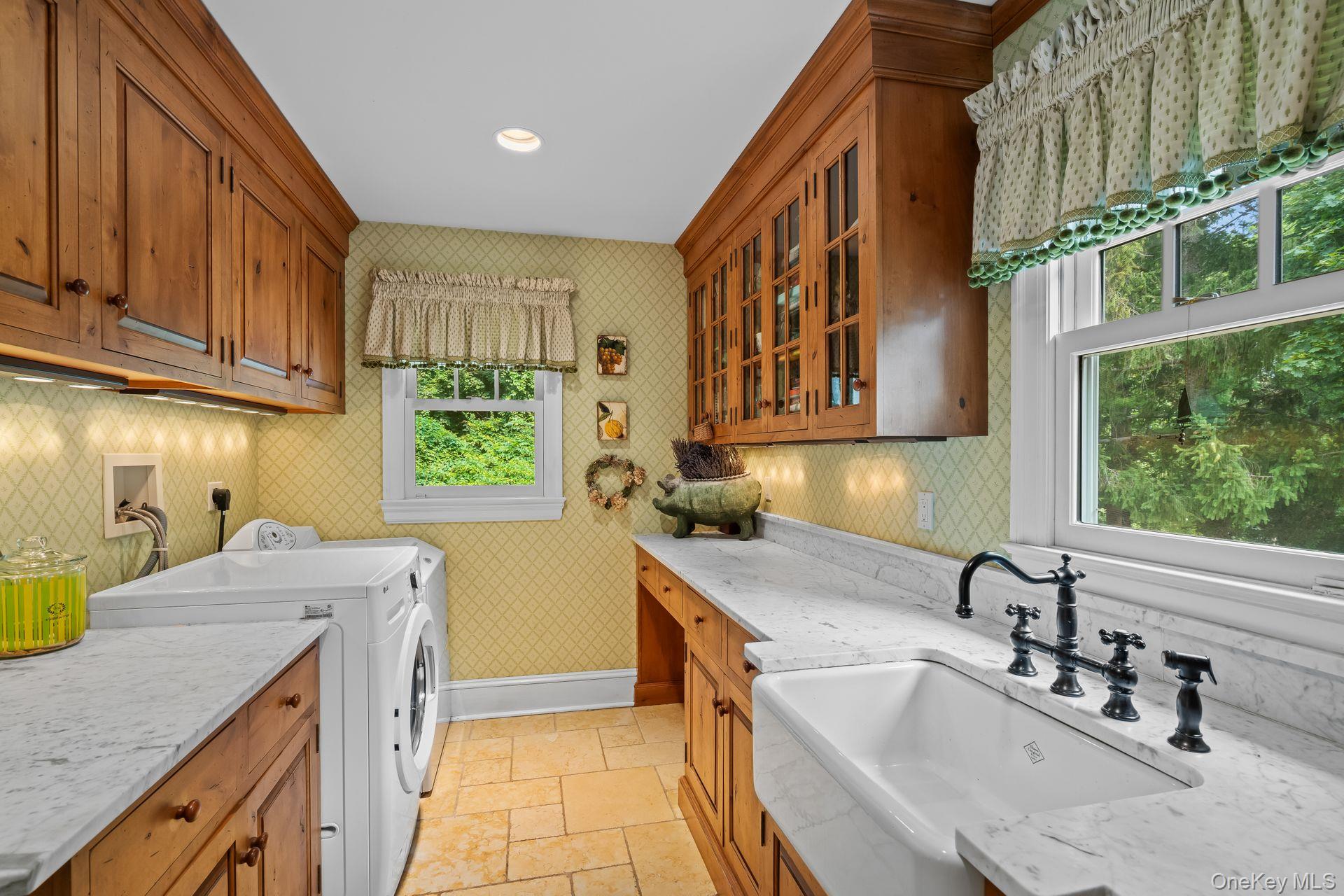 1 Beardsley Lane, Lloyd Harbor, NY 11743