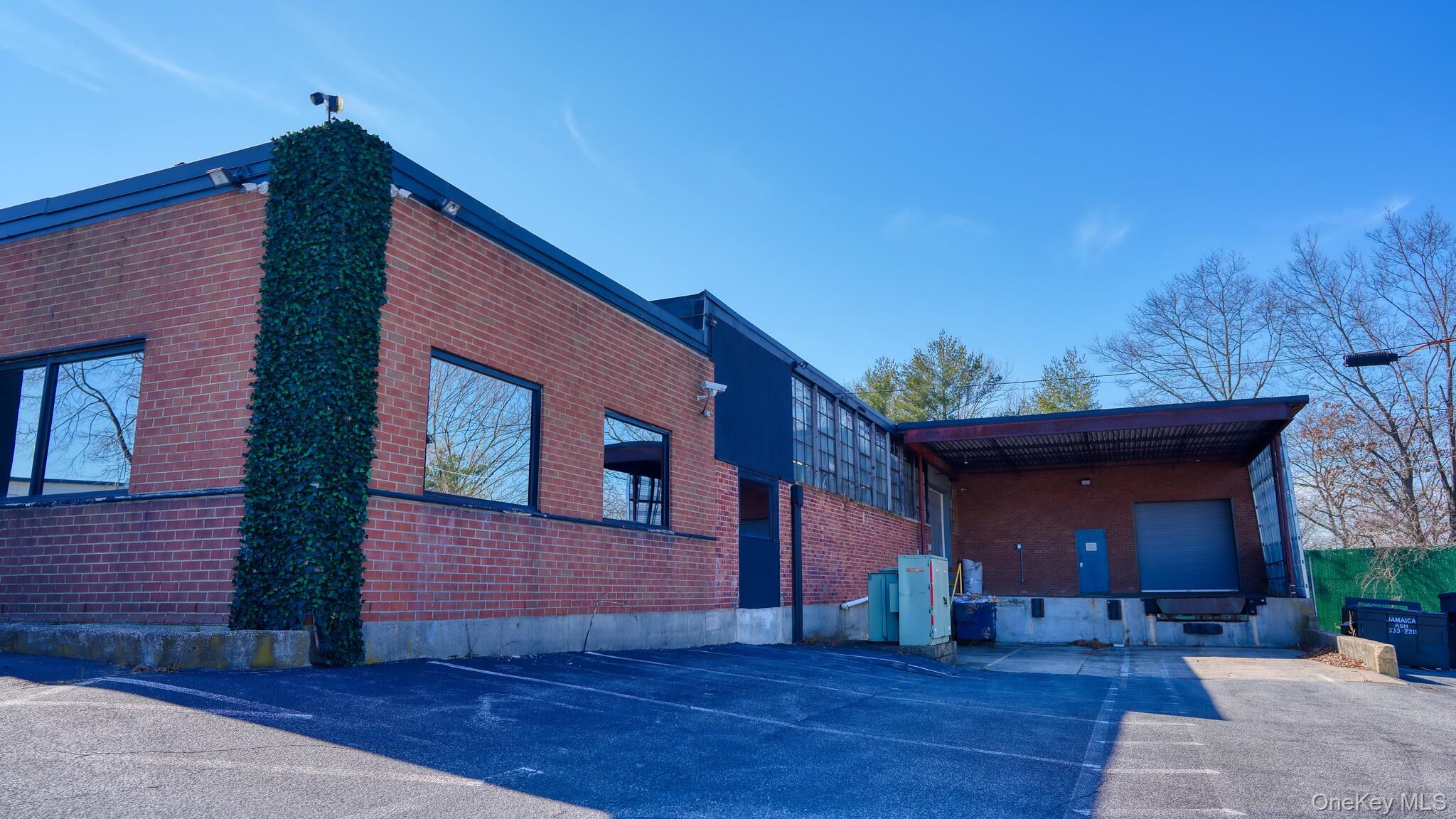 30 Commercial Court, Plainview, NY 11803