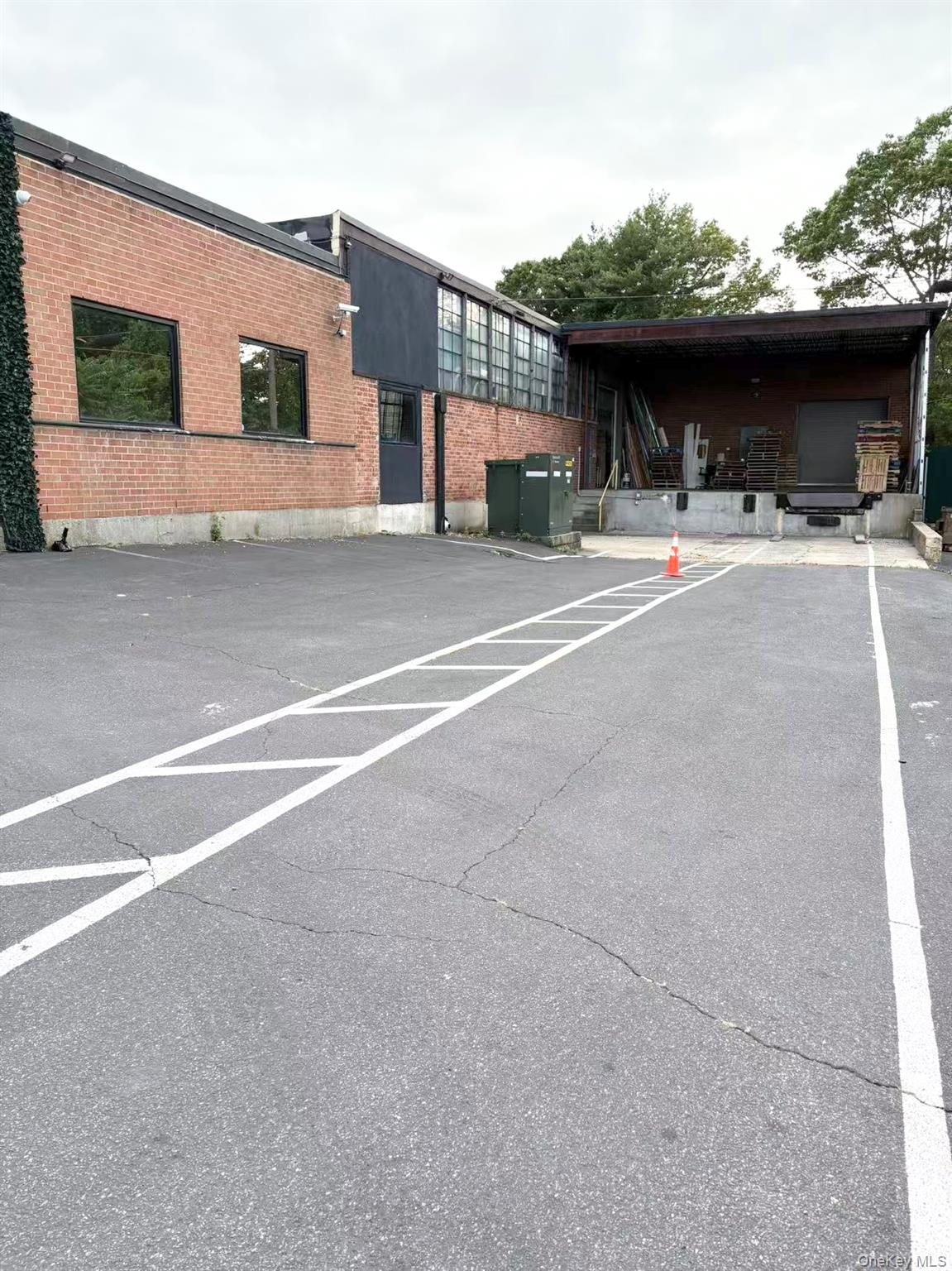 30 Commercial Court, Plainview, NY 11803