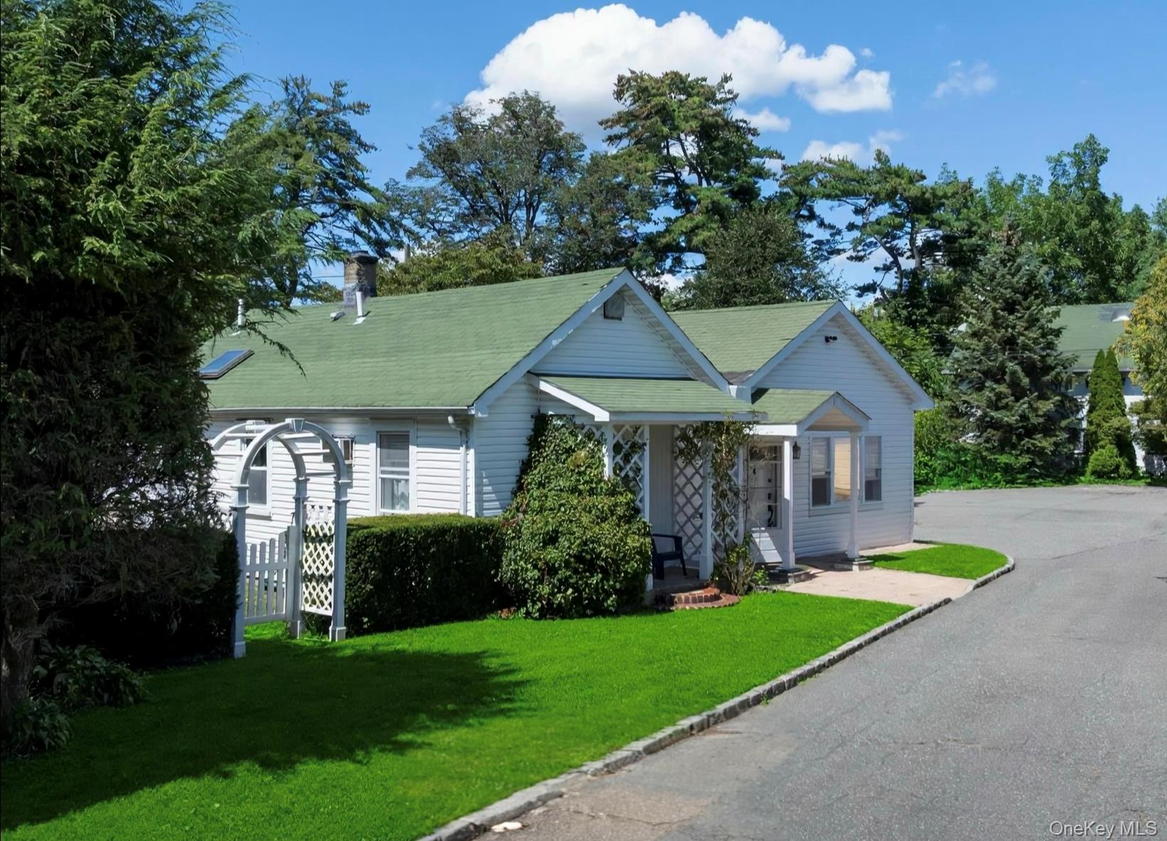 23 Old Westbury Rd, Old Westbury, NY 11568