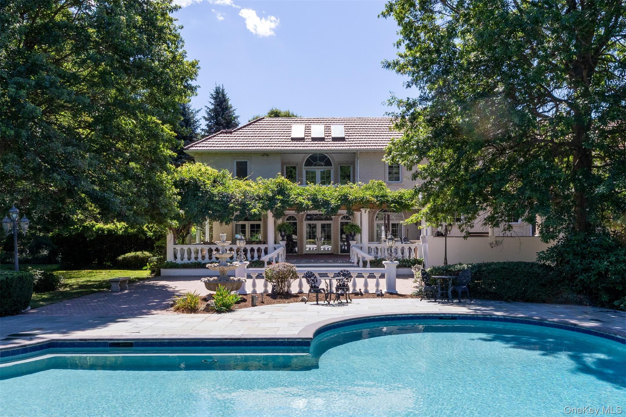 23 Old Westbury Rd, Old Westbury, NY 11568