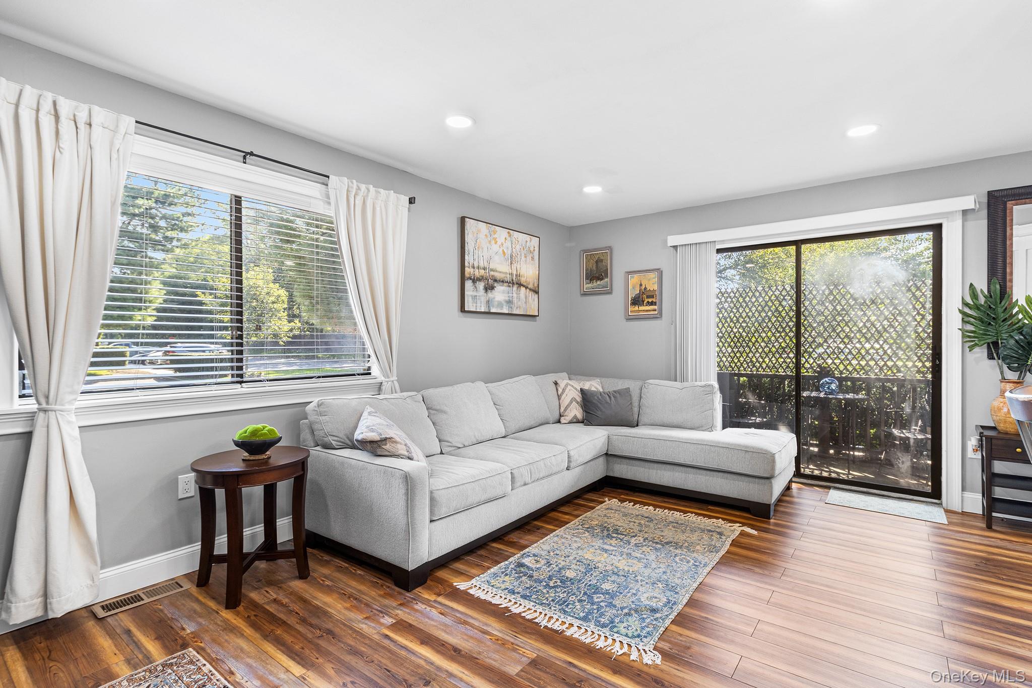 615 Broadway # 21, Amityville, NY 11701