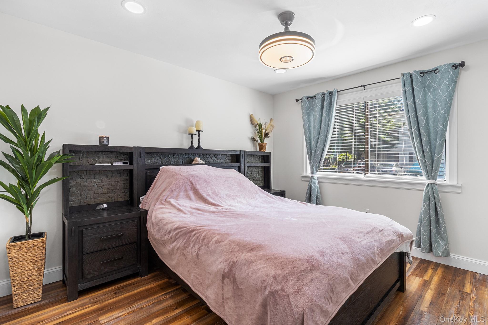 615 Broadway # 21, Amityville, NY 11701