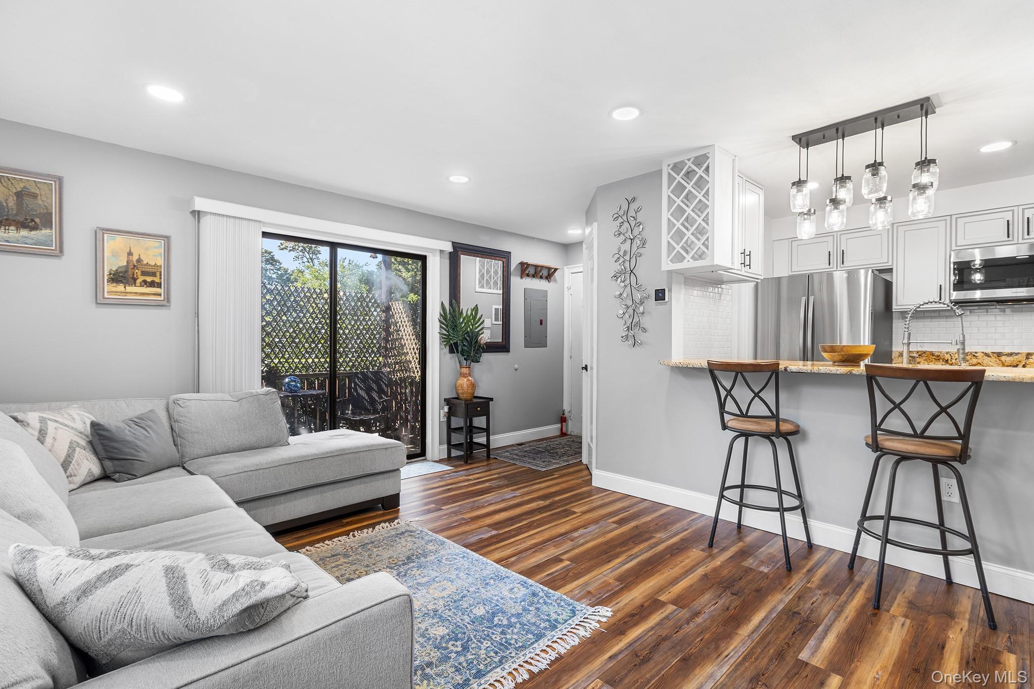 615 Broadway # 21, Amityville, NY 11701