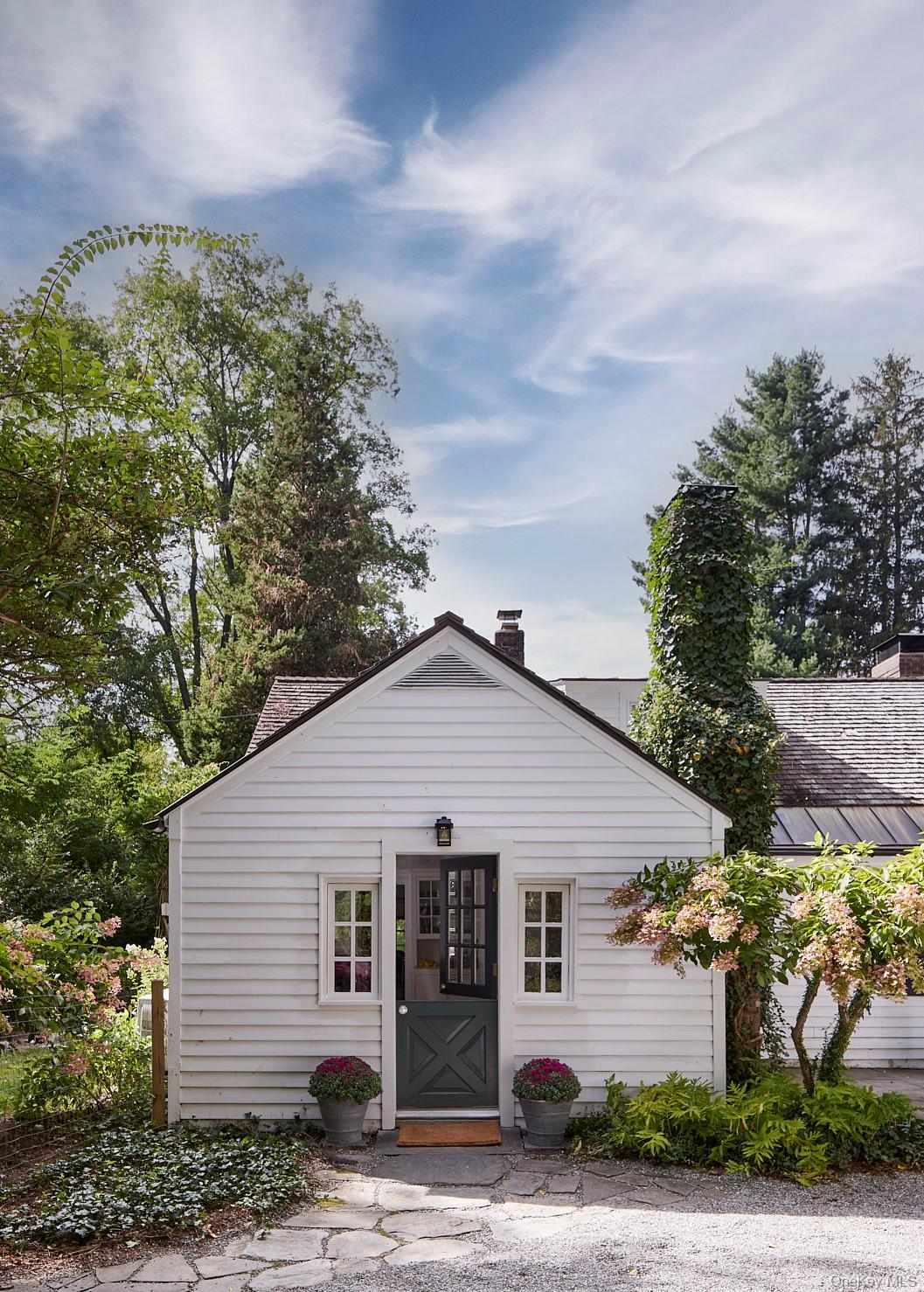 11 Sutton Road, Millbrook, NY 12545