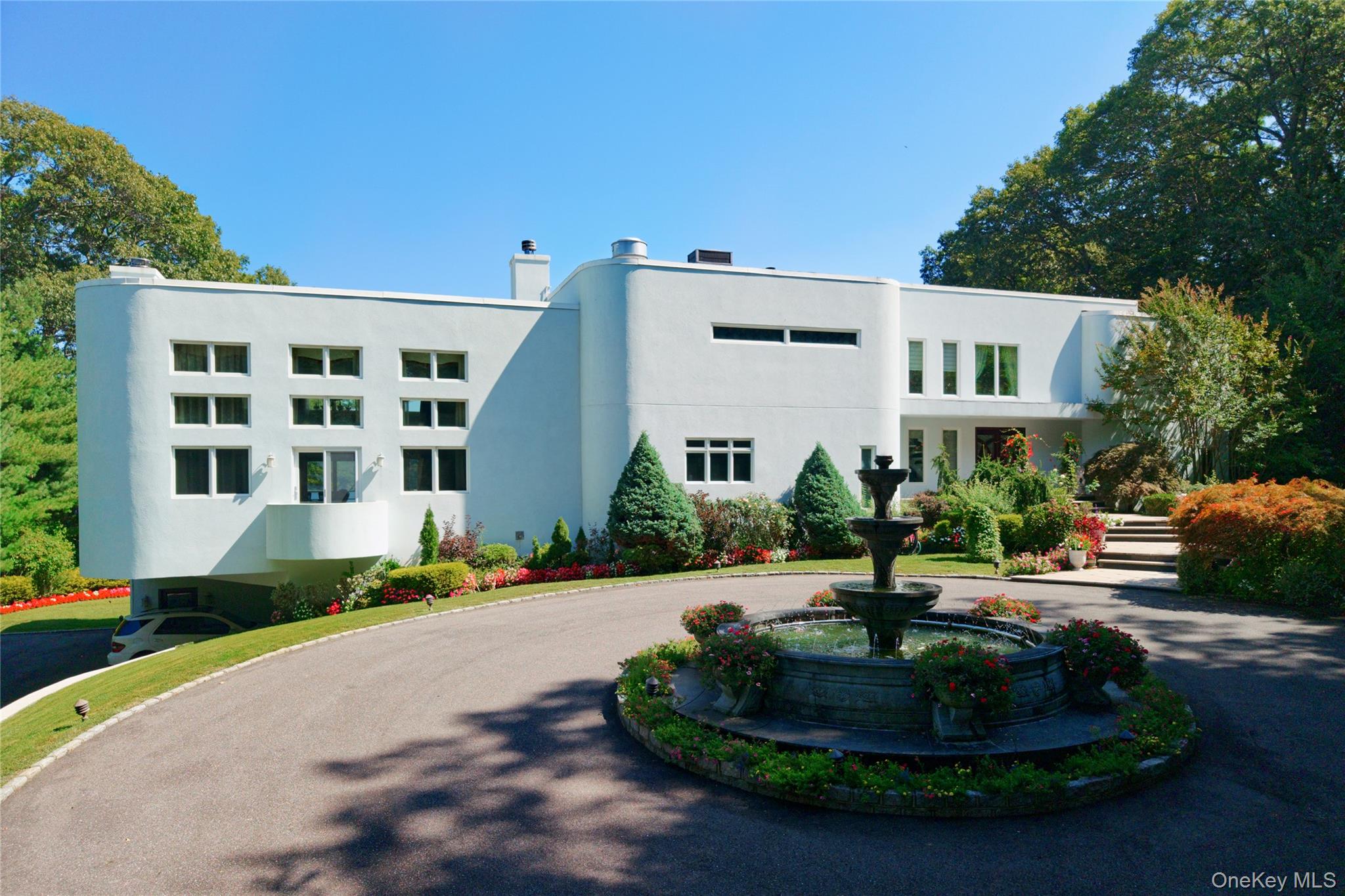 26 Tennis Court Road, Oyster Bay, NY 11771