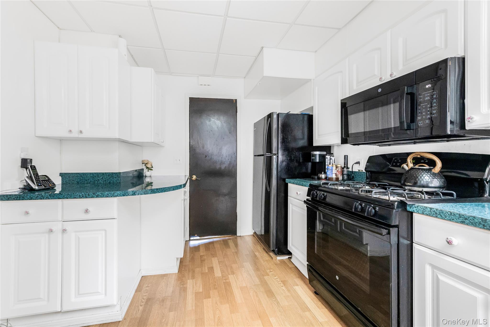 284 AKA 11 Tompkins Avenue, Yonkers, NY 10710