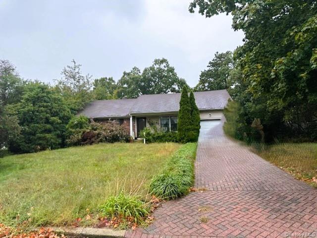 28 Gabon Lane, Coram, NY 11727