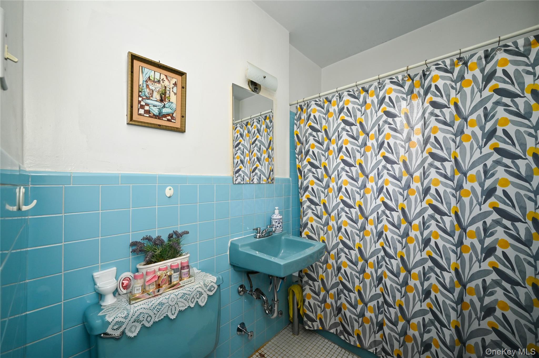 5243 69th Place, Maspeth, NY 11378