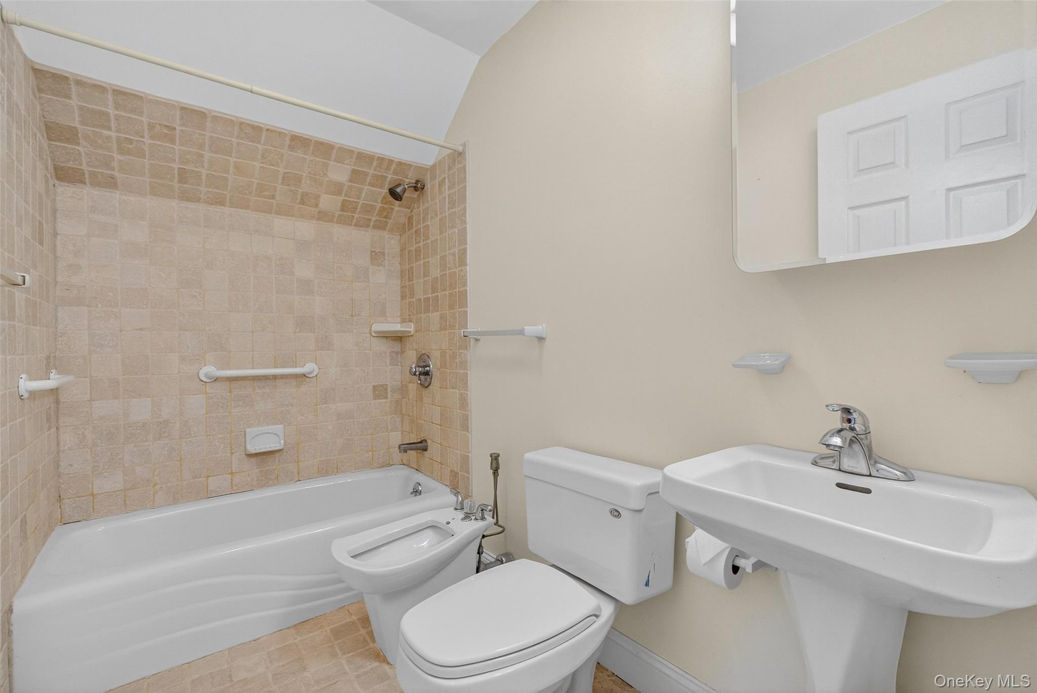 17 Santa Anna Drive, Poughkeepsie, NY 12603