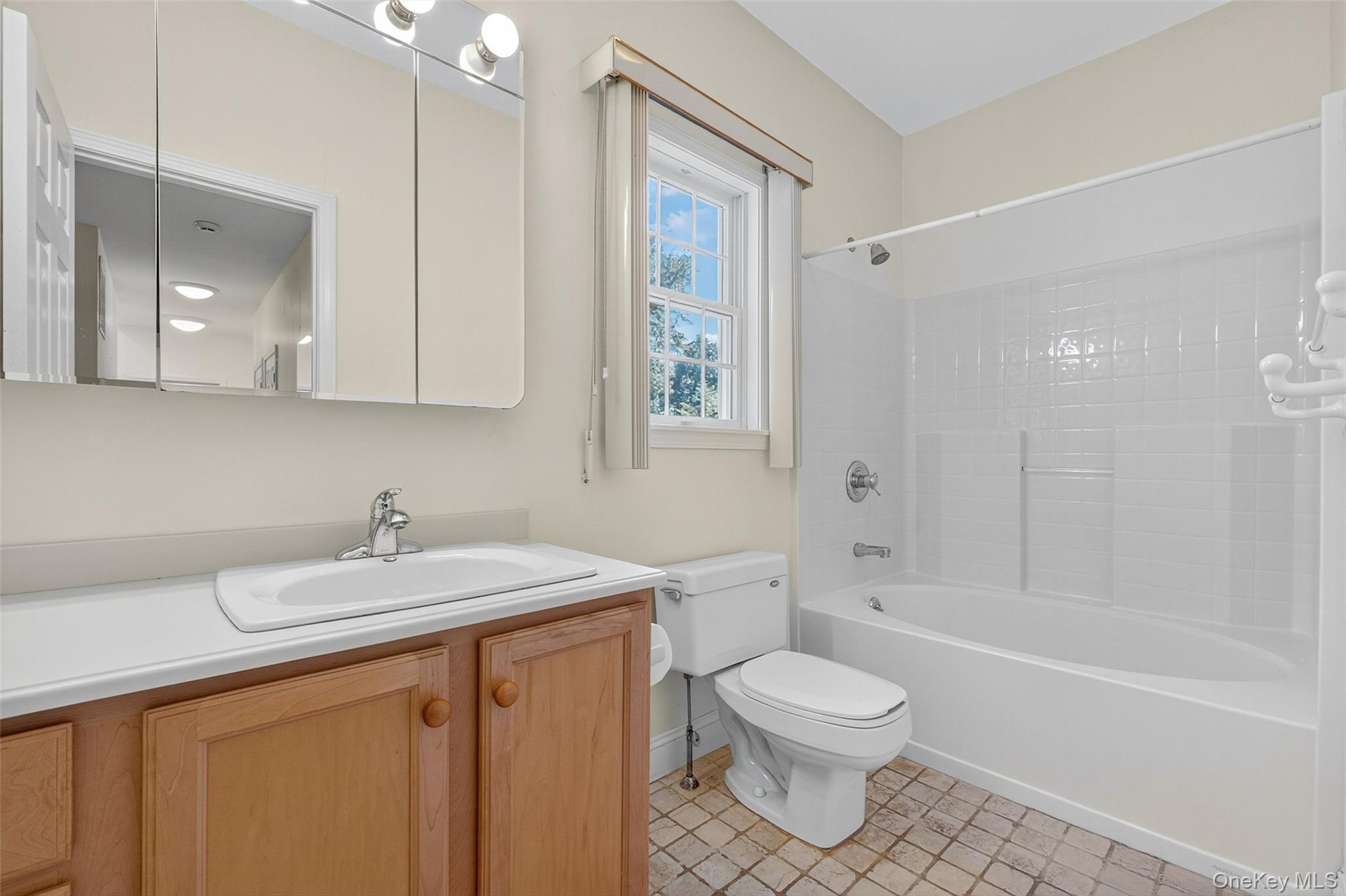 17 Santa Anna Drive, Poughkeepsie, NY 12603