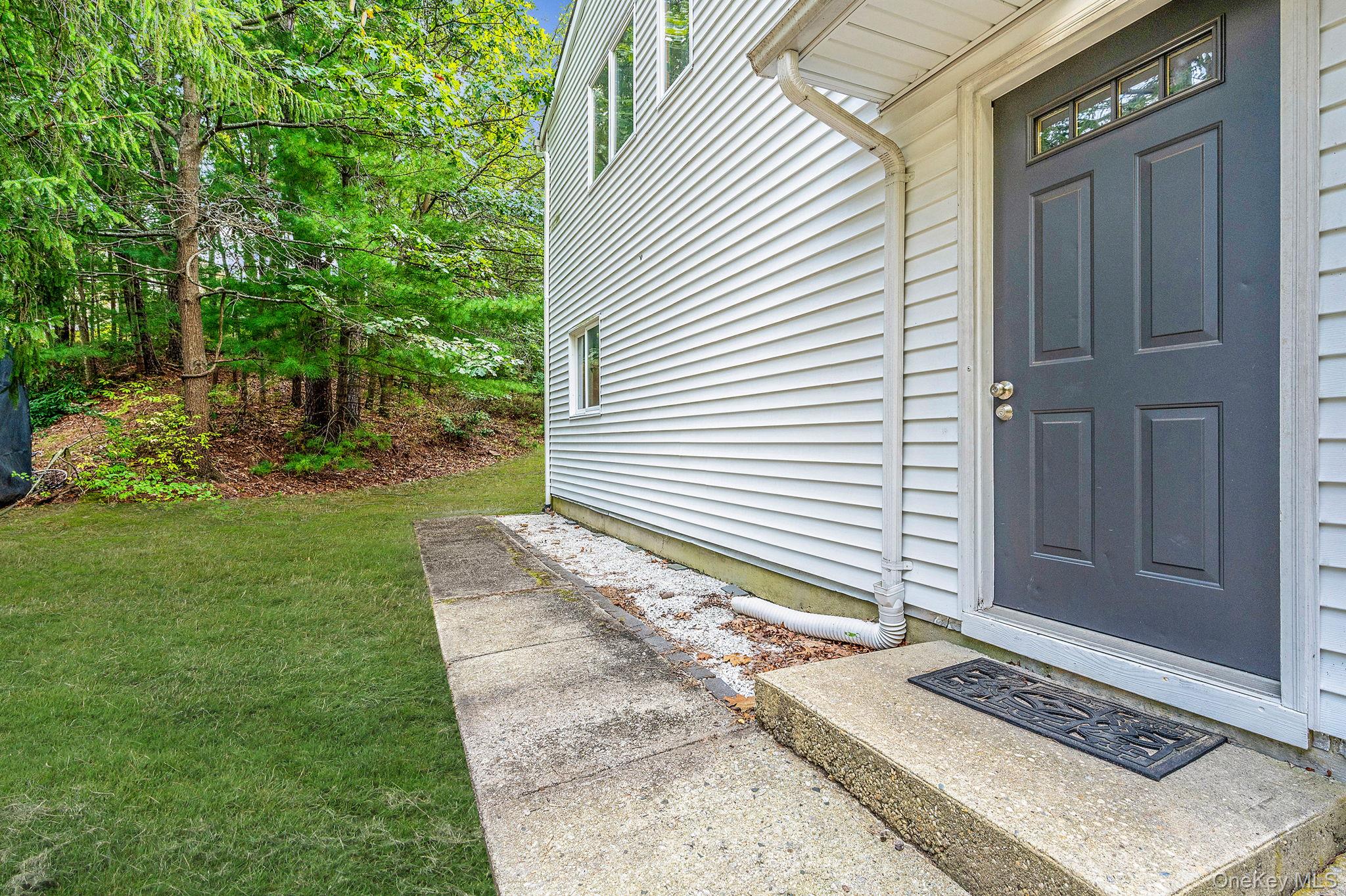 56 McArthur Lane, Smithtown, NY 11787