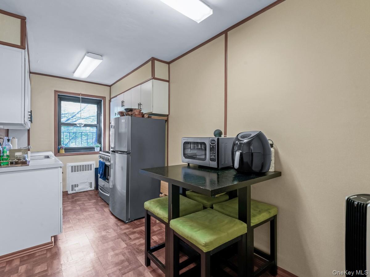 118-66 Metropolitan # 5F, Kew Gardens, NY 11415