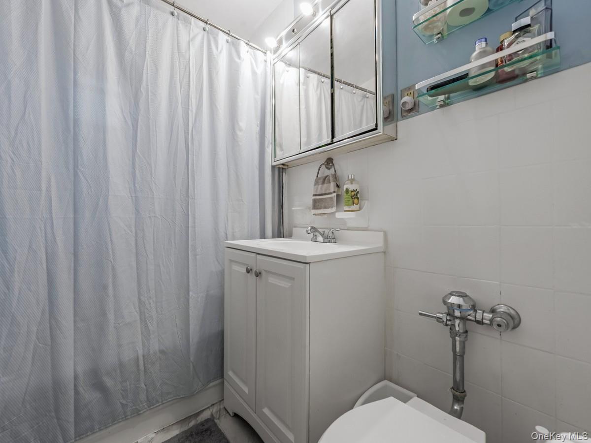 118-66 Metropolitan # 5F, Kew Gardens, NY 11415