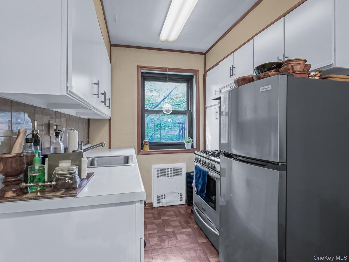 118-66 Metropolitan # 5F, Kew Gardens, NY 11415