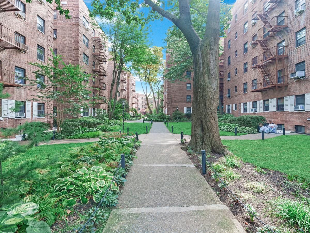 118-66 Metropolitan # 5F, Kew Gardens, NY 11415