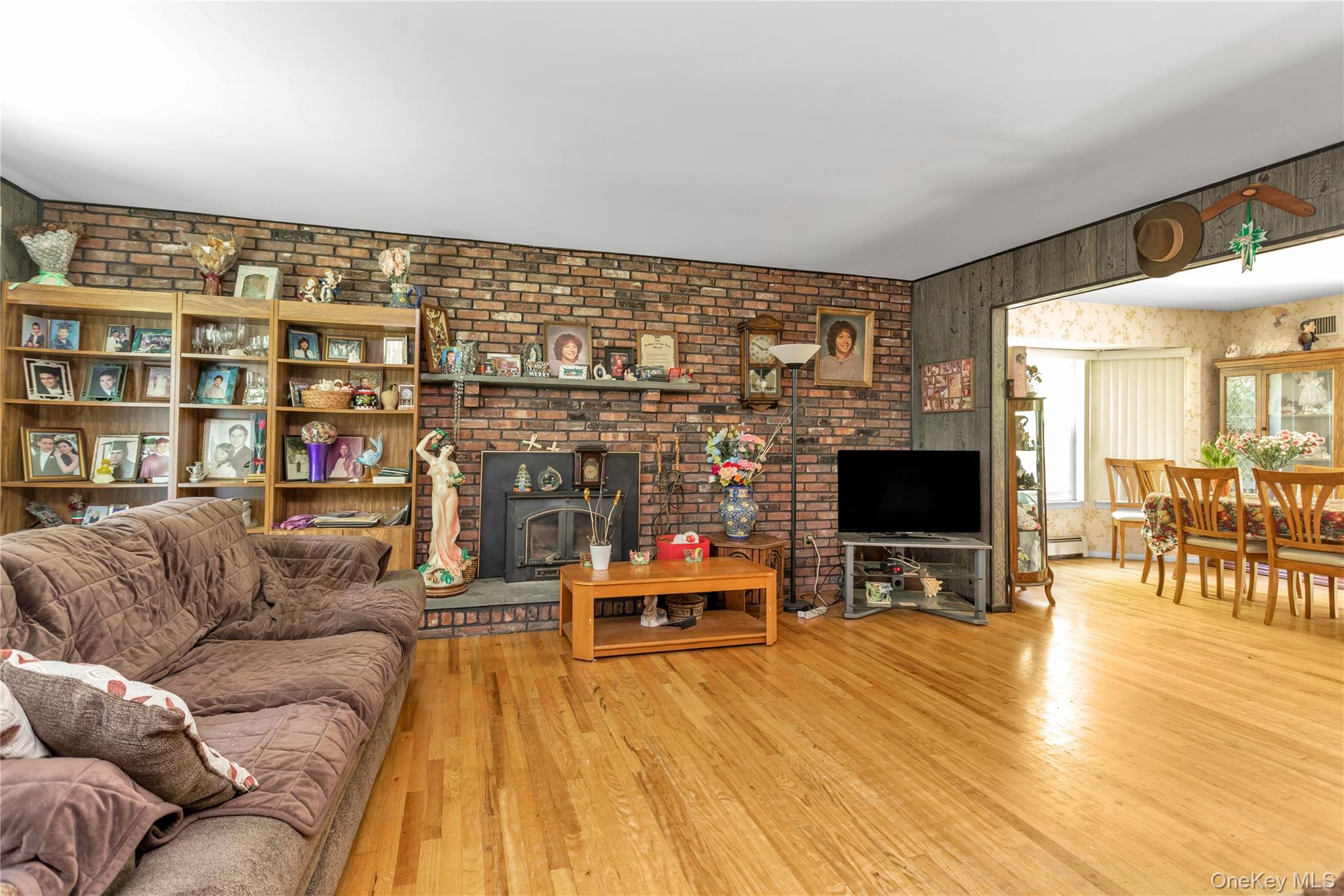 270 Frost Pond Road, Old Brookville, NY 11545