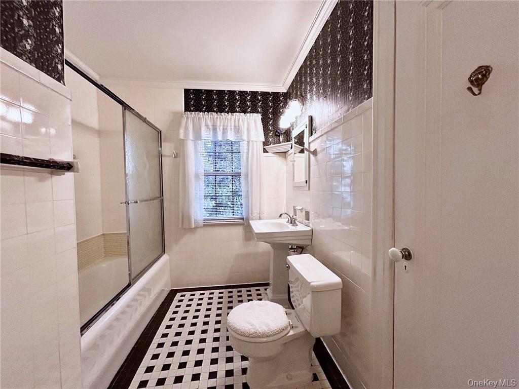 130 E Cedar Street, Fleetwood, NY 10552