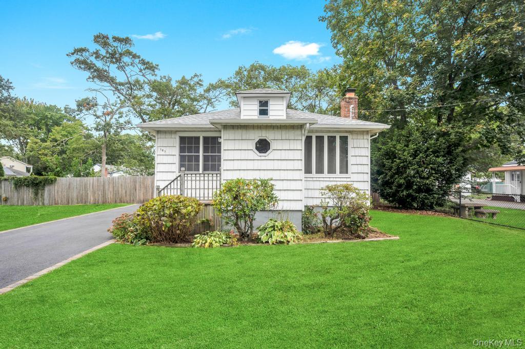167 Officials Avenue, Holbrook, NY 11741