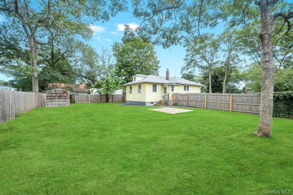 167 Officials Avenue, Holbrook, NY 11741