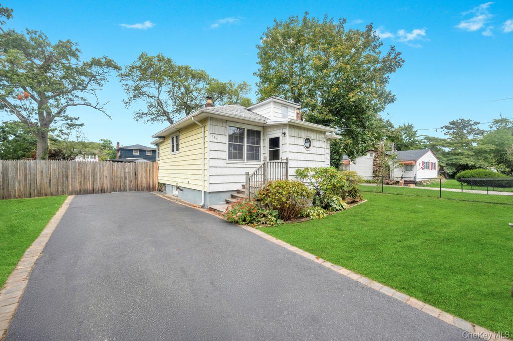 167 Officials Avenue, Holbrook, NY 11741
