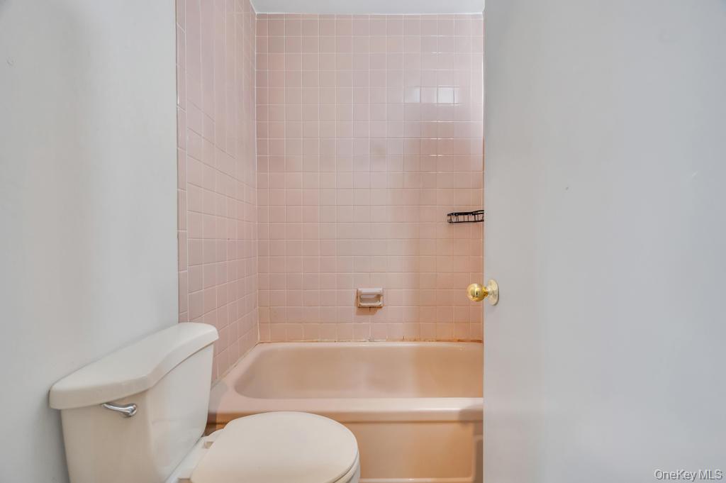 167 Officials Avenue, Holbrook, NY 11741