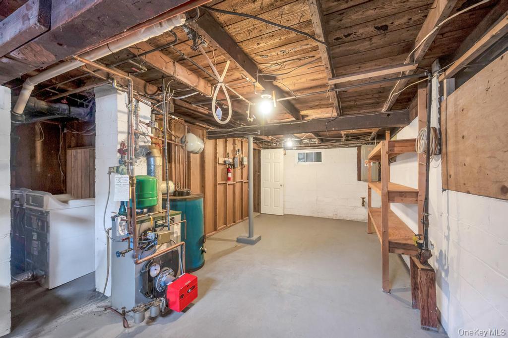 167 Officials Avenue, Holbrook, NY 11741