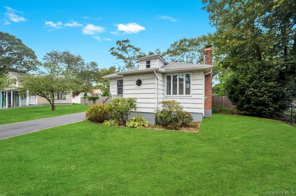 167 Officials Avenue, Holbrook, NY 11741