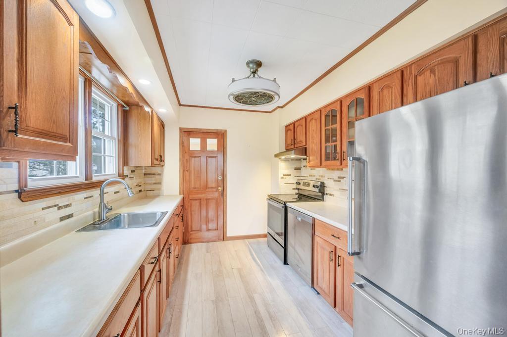 167 Officials Avenue, Holbrook, NY 11741