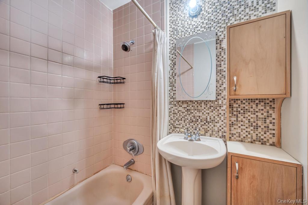 167 Officials Avenue, Holbrook, NY 11741