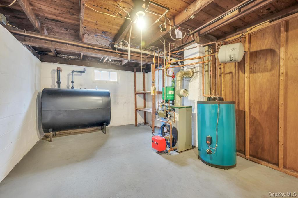 167 Officials Avenue, Holbrook, NY 11741