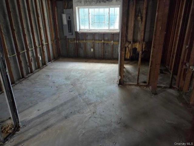 47 Monroe Street, Inwood, NY 11096