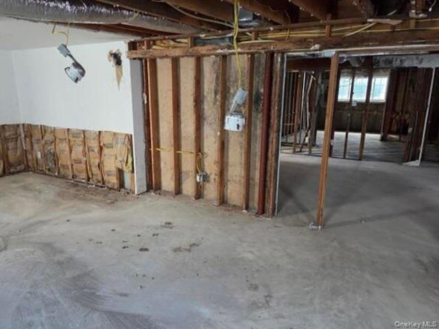 47 Monroe Street, Inwood, NY 11096