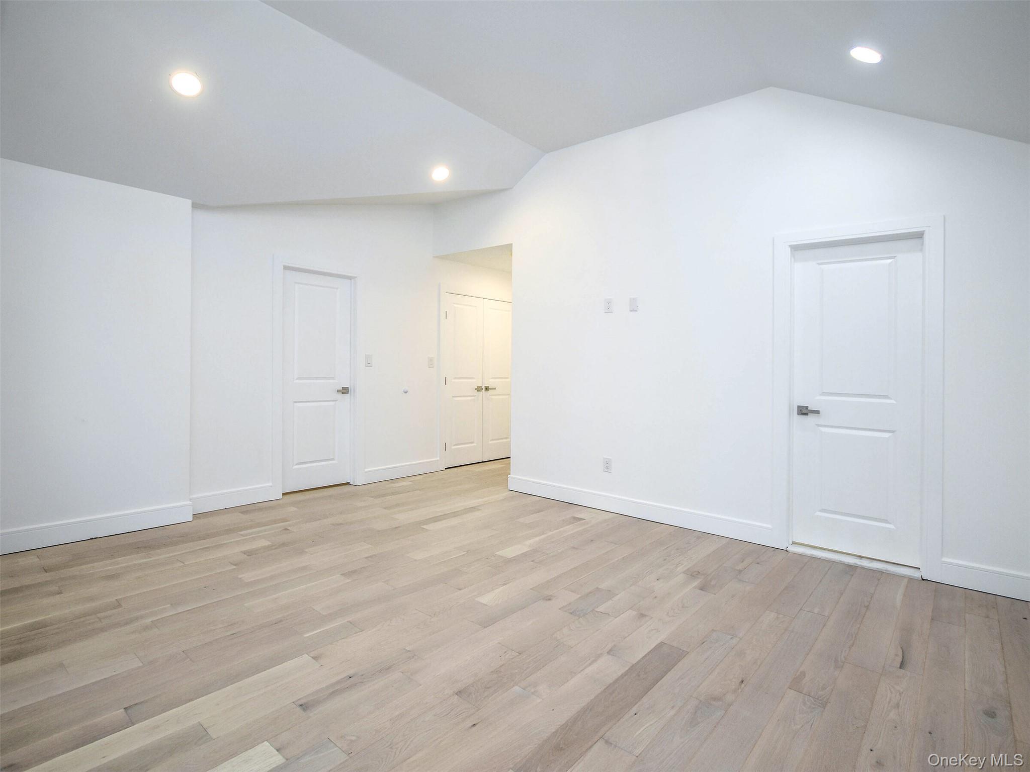 13 Dunes Lane, Port Washington, NY 11050