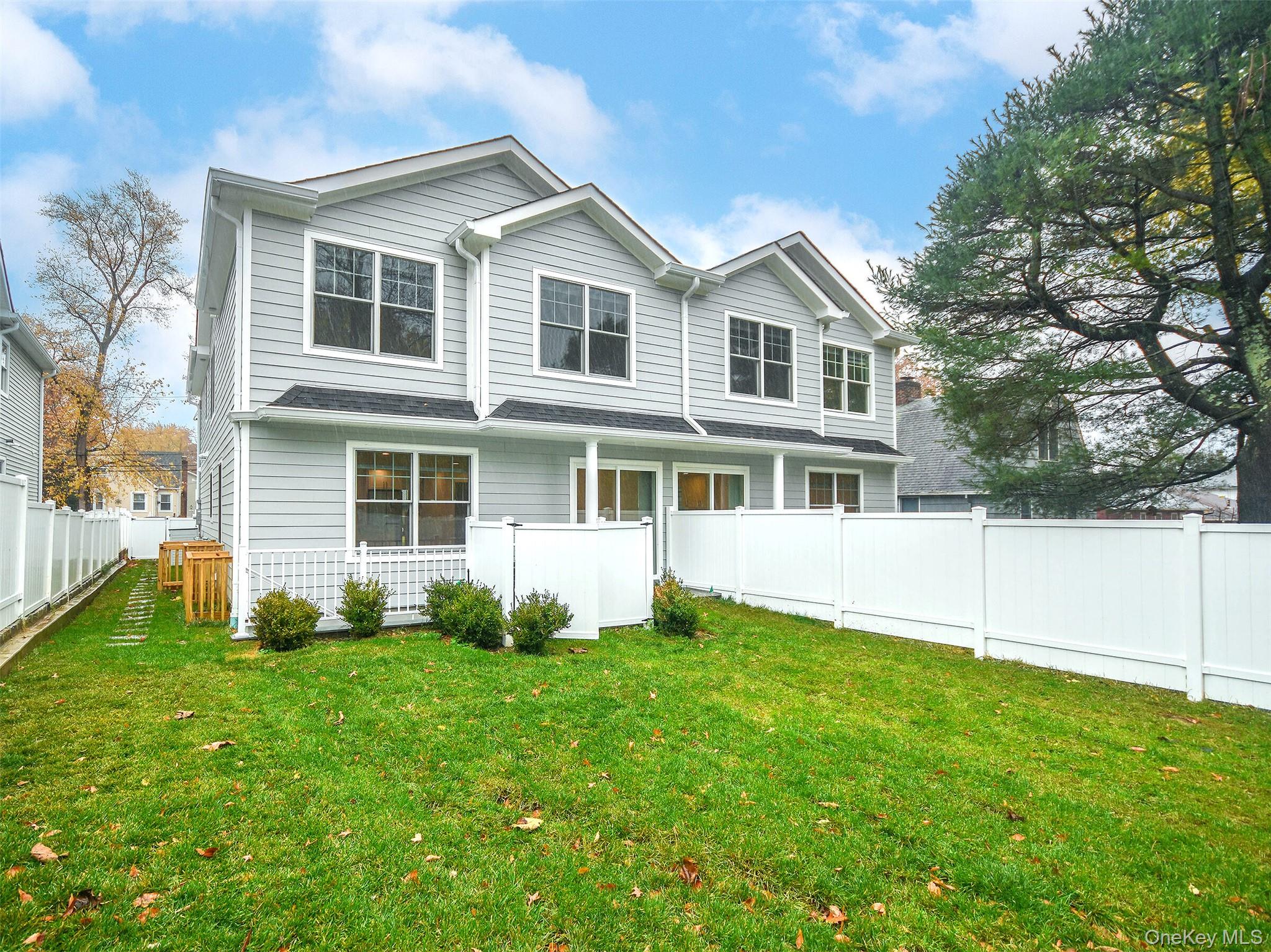 13 Dunes Lane, Port Washington, NY 11050