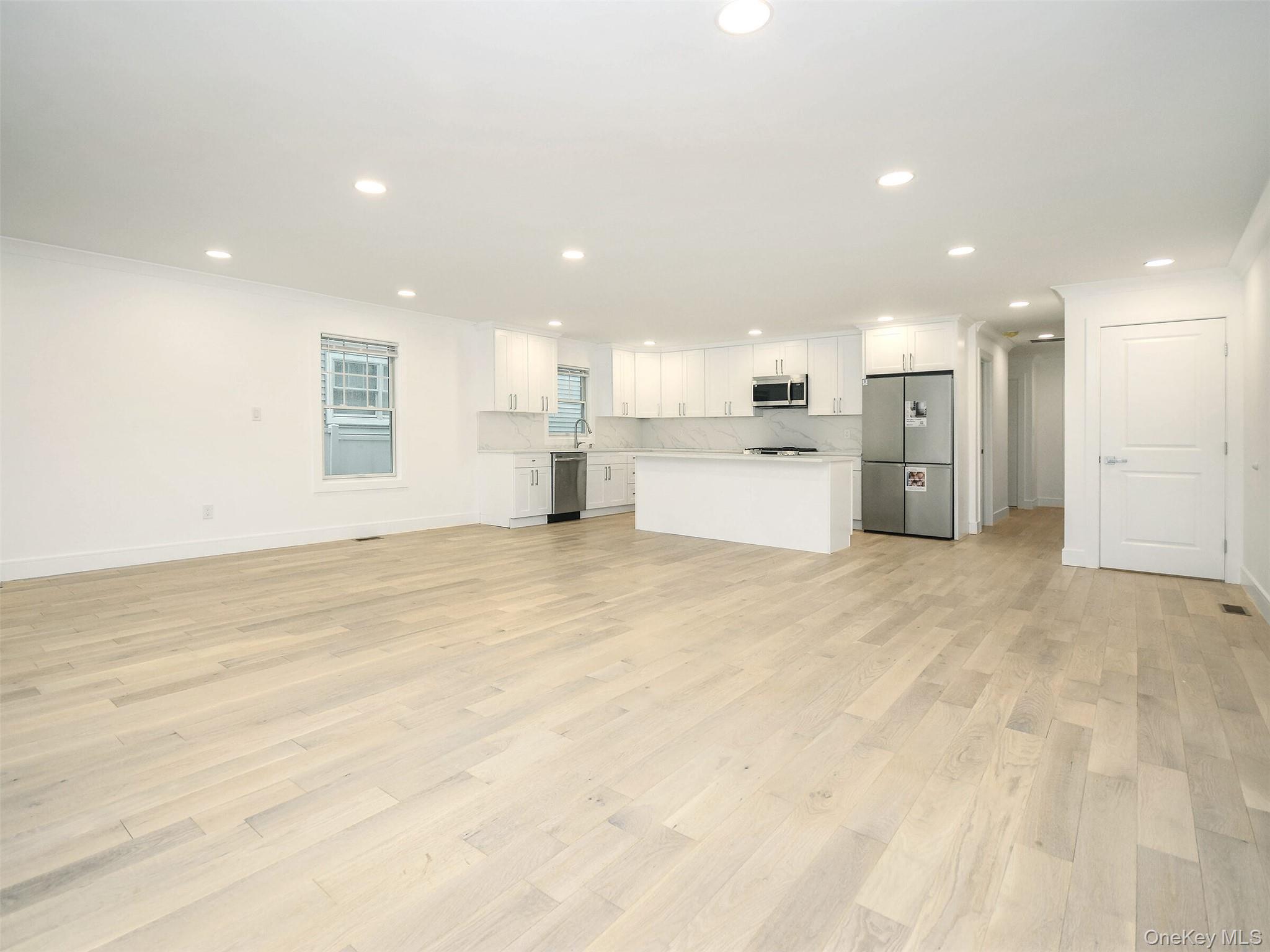 13 Dunes Lane, Port Washington, NY 11050