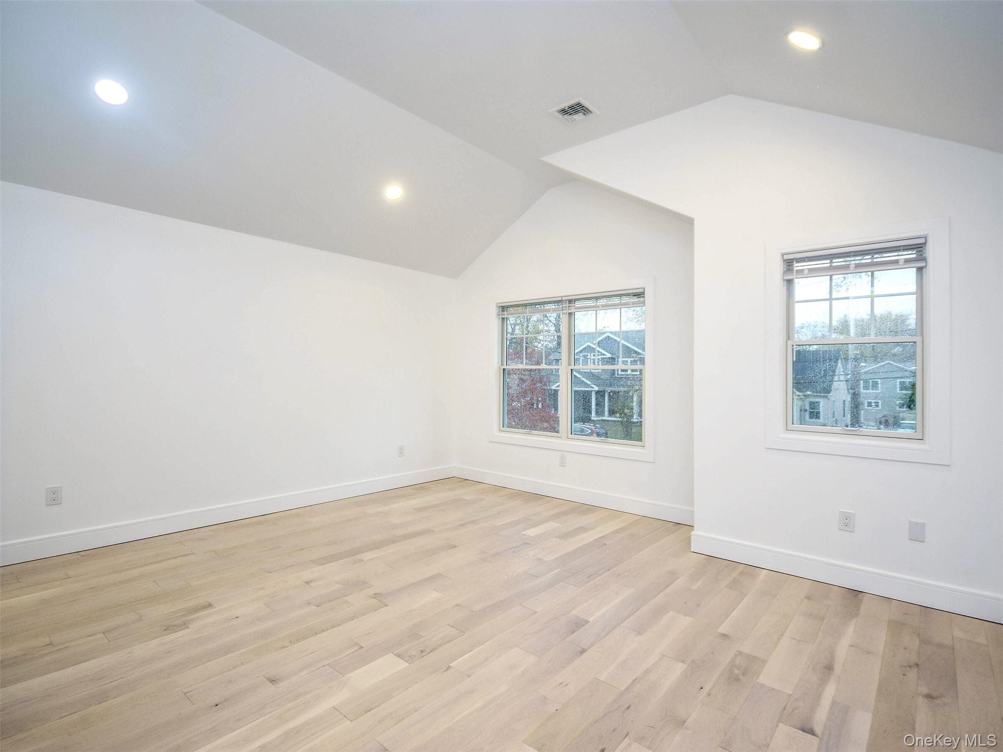 13 Dunes Lane, Port Washington, NY 11050