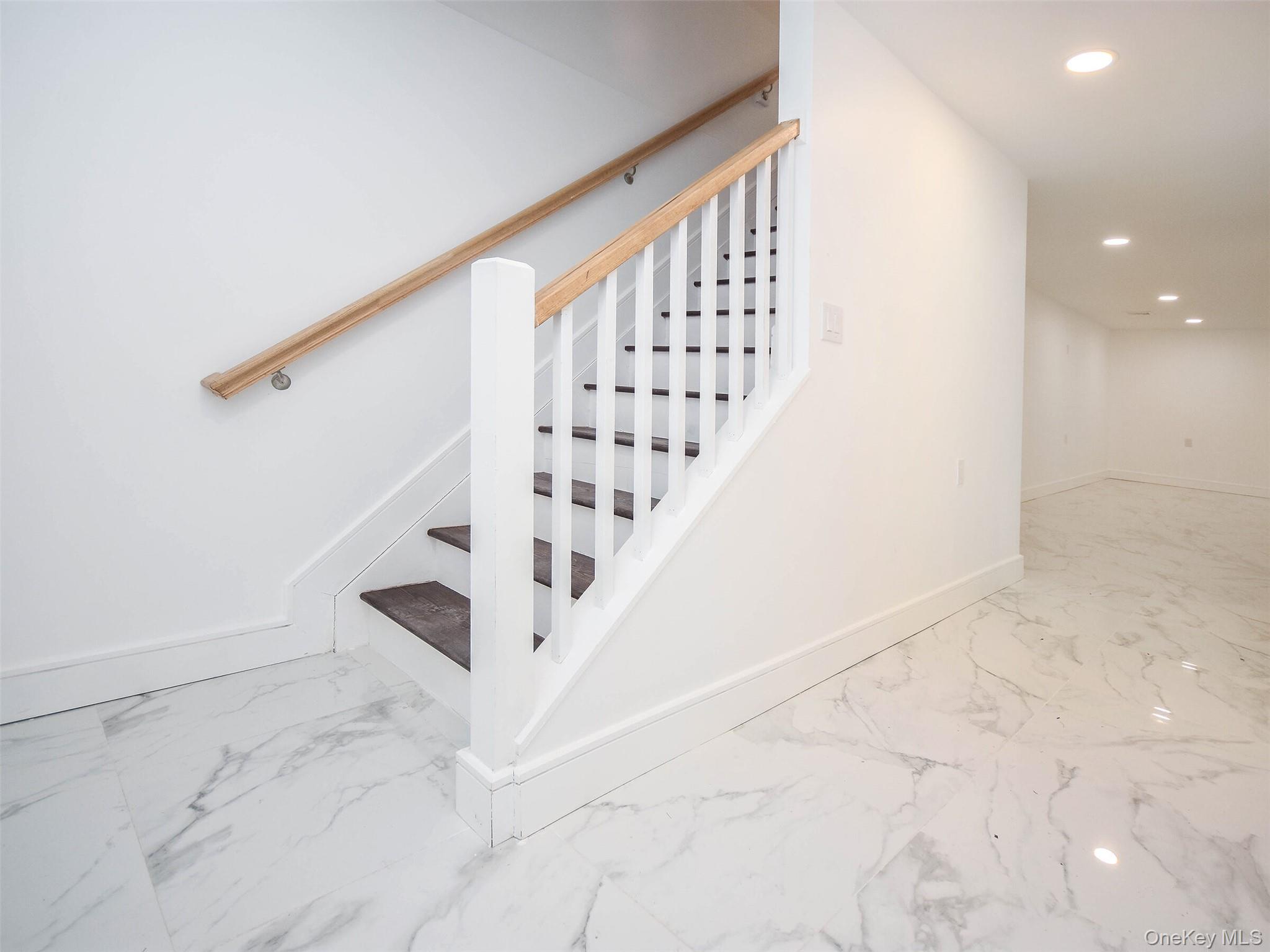 13 Dunes Lane, Port Washington, NY 11050