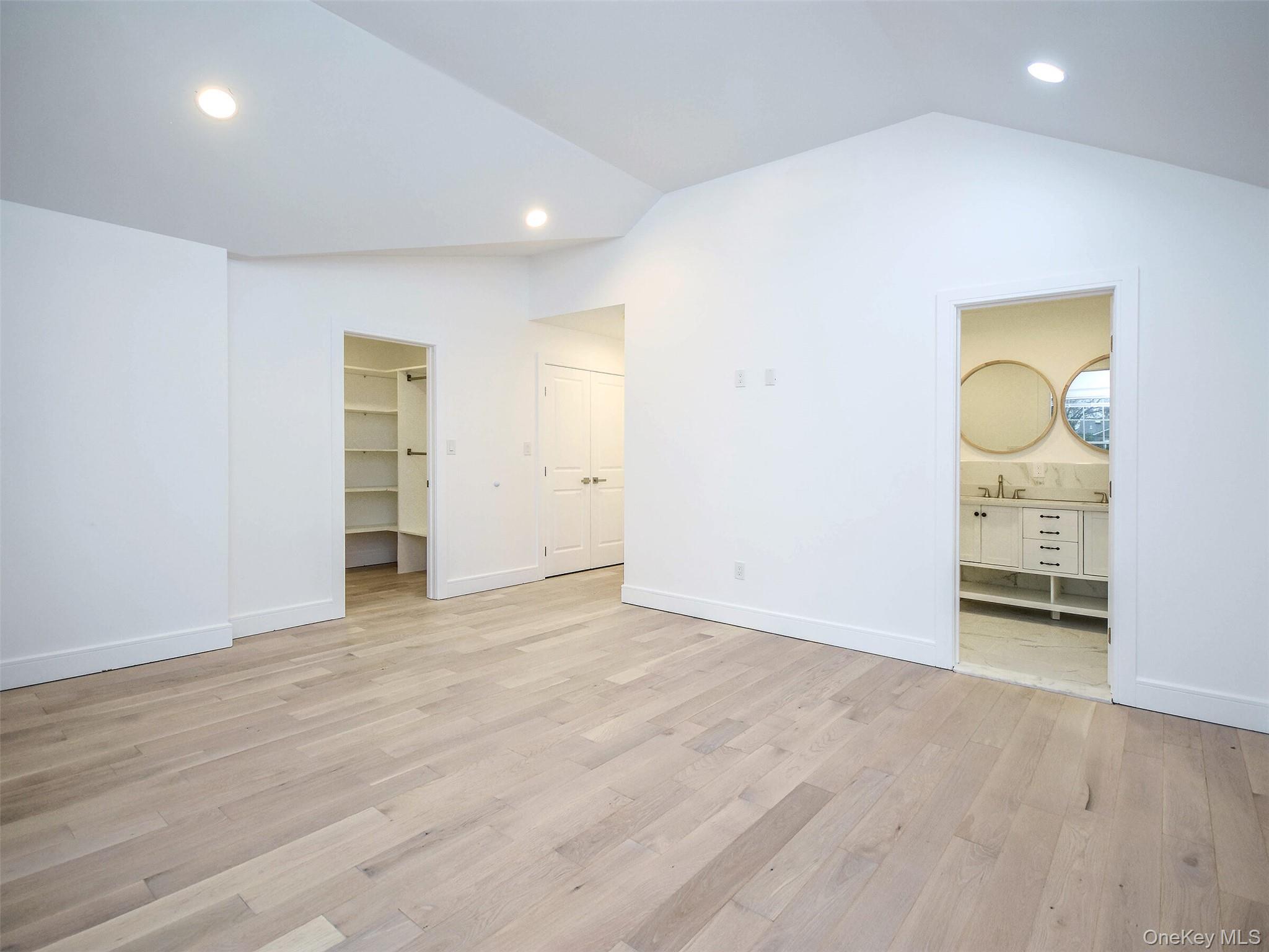 13 Dunes Lane, Port Washington, NY 11050